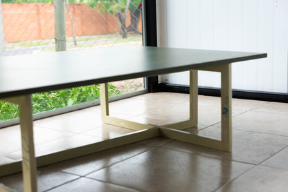 Mesa de madera verde